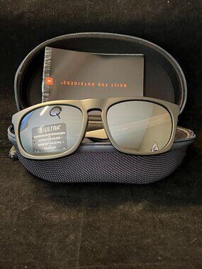 Kaenon Kern Ultra Black Mirror Unisex NIB